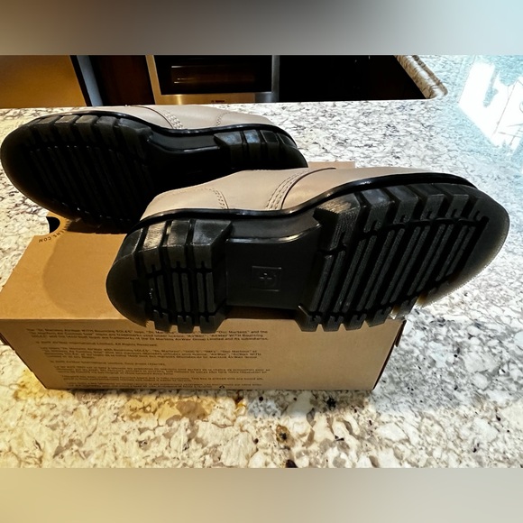 NEW Dr. Martens AUDRICK  LEATHER PLATFORM SHOES In VINTAGE TAUPE, Size 8 or 9 - Picture 10 of 15